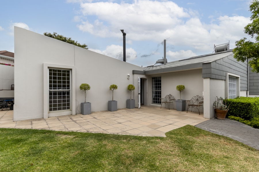 To Let 4 Bedroom Property for Rent in Heldervue Western Cape